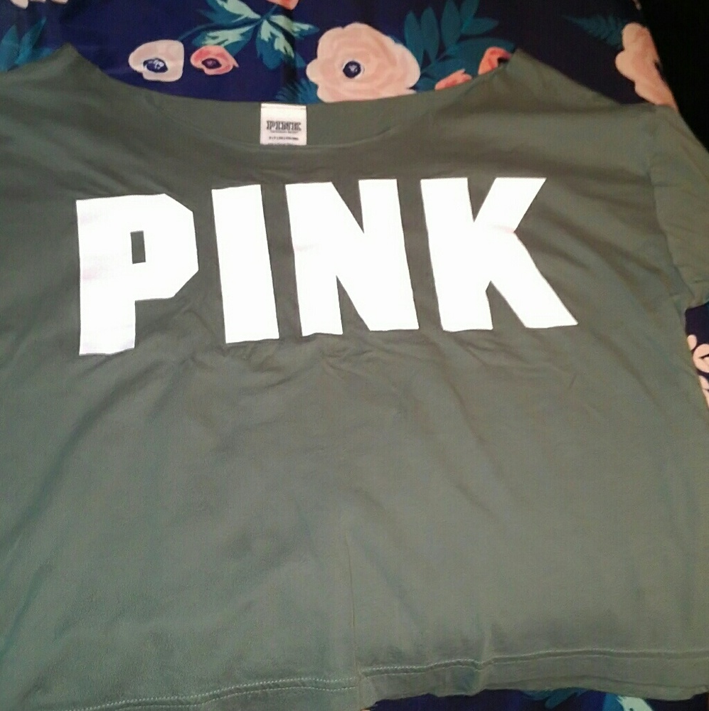 Vs shirt bundle xs never worn